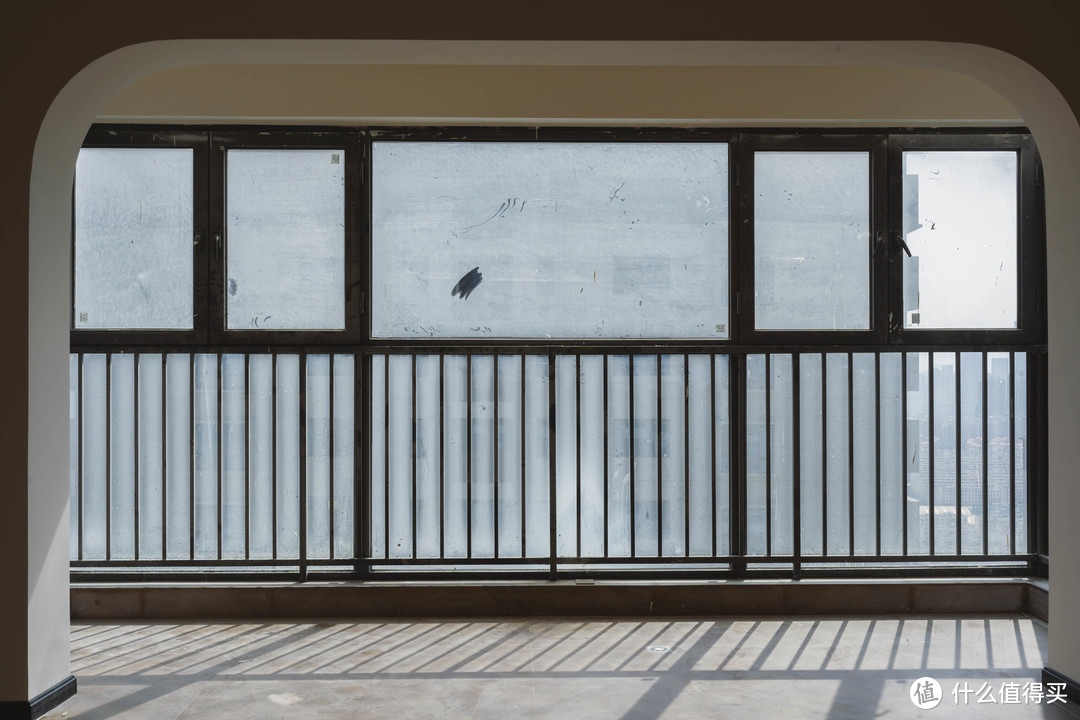 家里窗户谁来清理？请保洁？自己搞？一台科沃斯窗宝W2S Pro如何搞定新屋开荒保洁？！